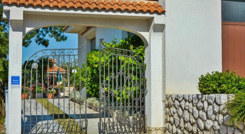 Bella Vista Apartments