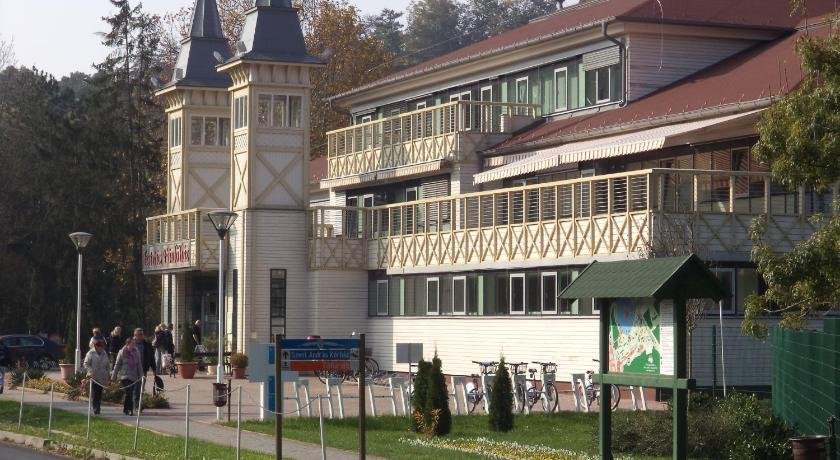 Kinga House
