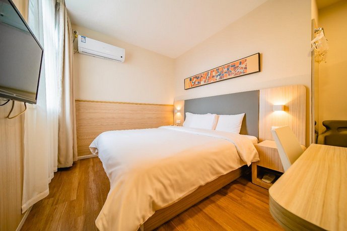 Hanting Express Fuzhou Wuyi Square