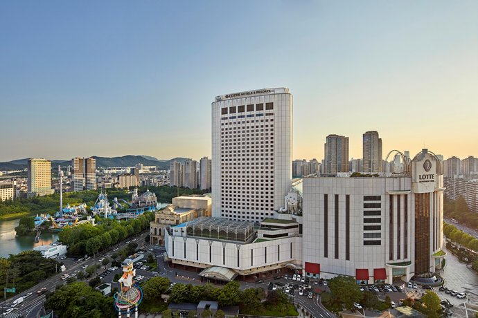 Lotte Hotel World
