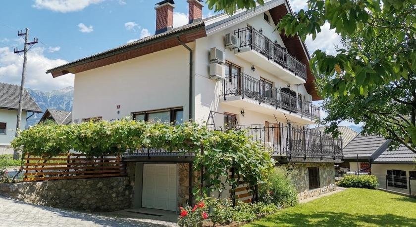 Apartments & Rooms Aleksandra