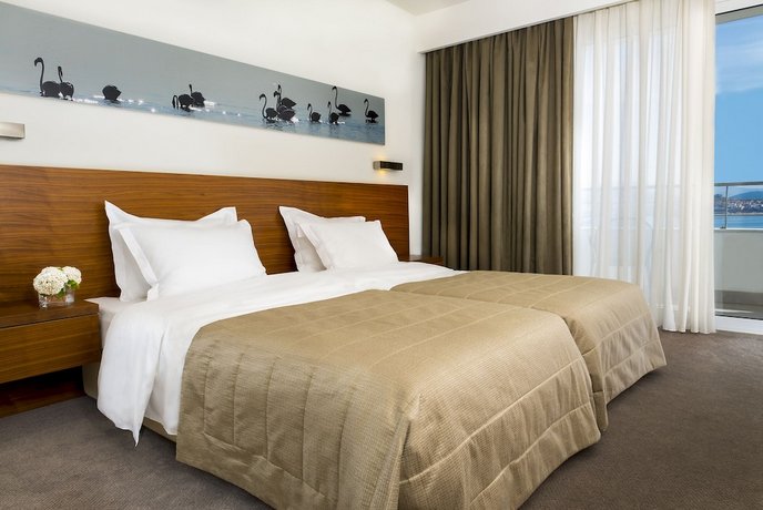 Lucy Hotel