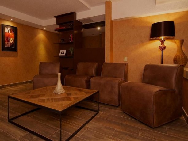 Mountain Side Hotel Whistler by Executive