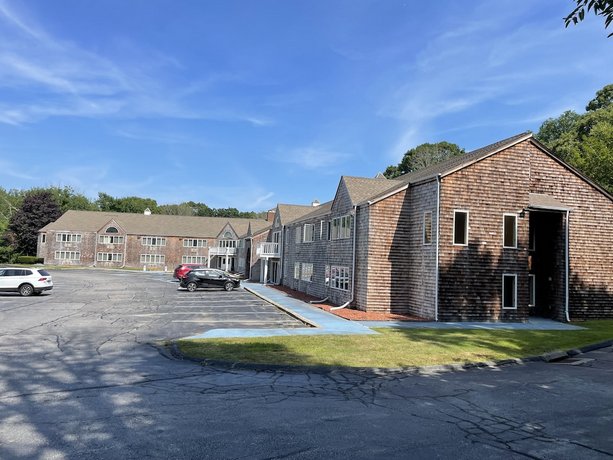 Gold Star Inn & Suites