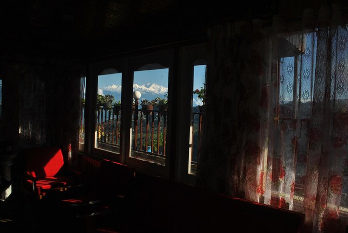 Goroomgo Kasturi Palace Darjeeling