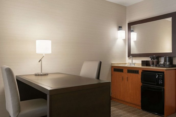 Embassy Suites by Hilton Boston at Logan Airport