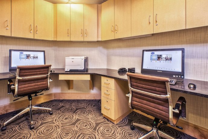 Hampton Inn & Suites Madison West