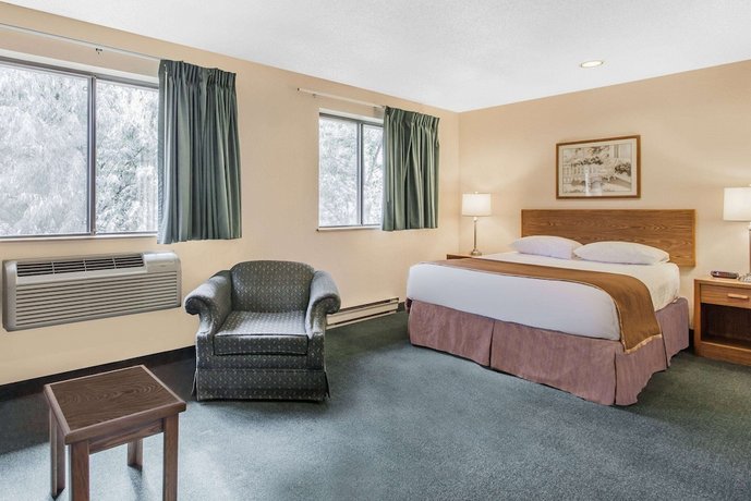 Super 8 by Wyndham Kamloops On The Hill