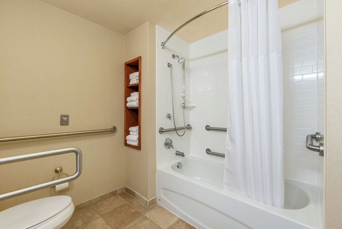 Hampton Inn & Suites Mystic