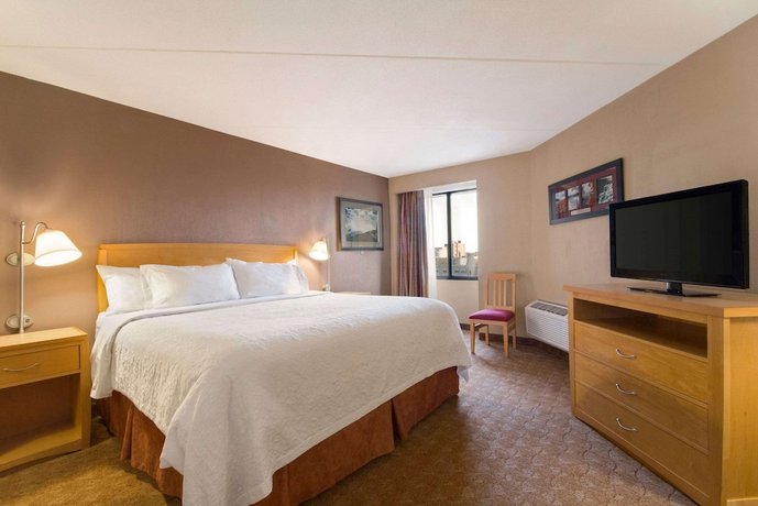 Days Inn by Wyndham Niagara Falls Near The Falls