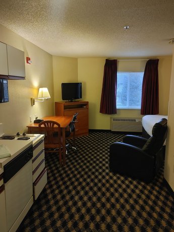 MCM Elegante Suites