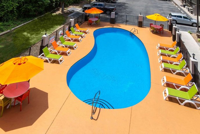 Super 8 by Wyndham Pigeon Forge Dollywood Lane