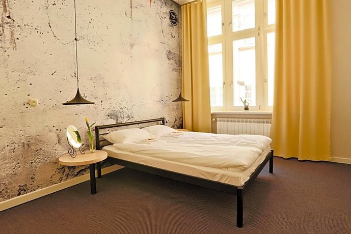 Sleep in Hostel & Apartments