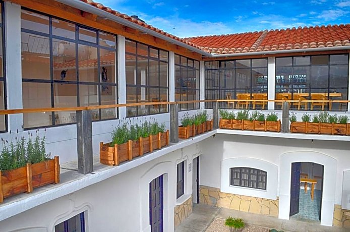 La Tozi Hotel