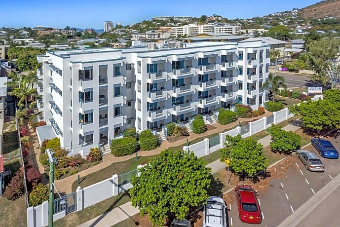 Madison Ocean Breeze Apartments