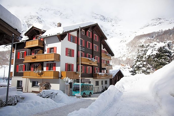 Hotel The Larix Ski-In Ski-Out