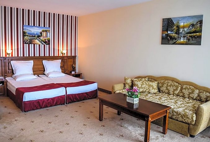 Karolina Hotel