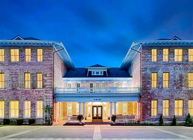 Inn At Carnall Hall