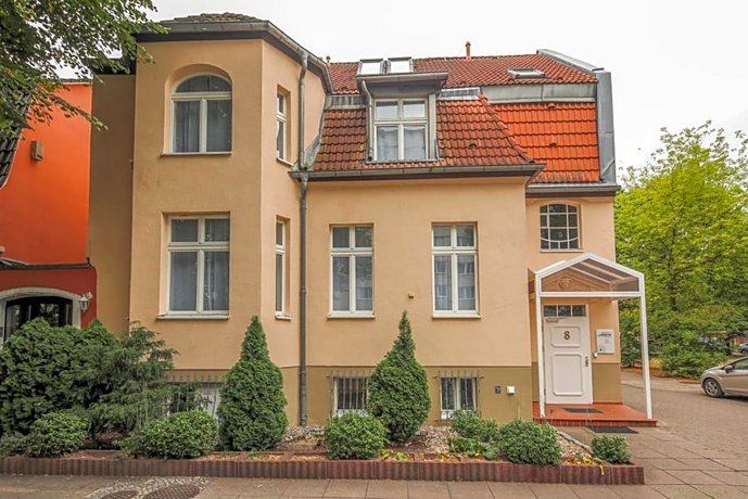 Amaroo - Gastehaus Potsdam Charlottenhof