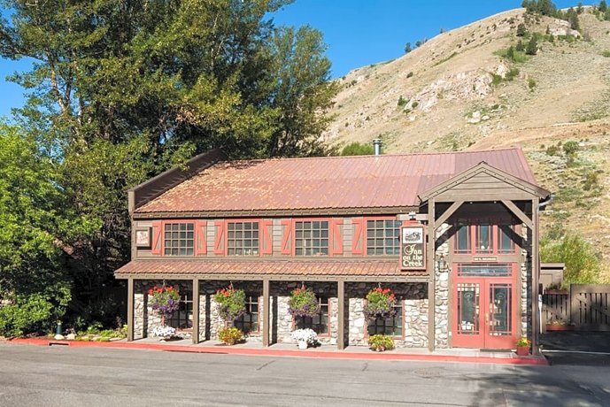 Inn on the Creek