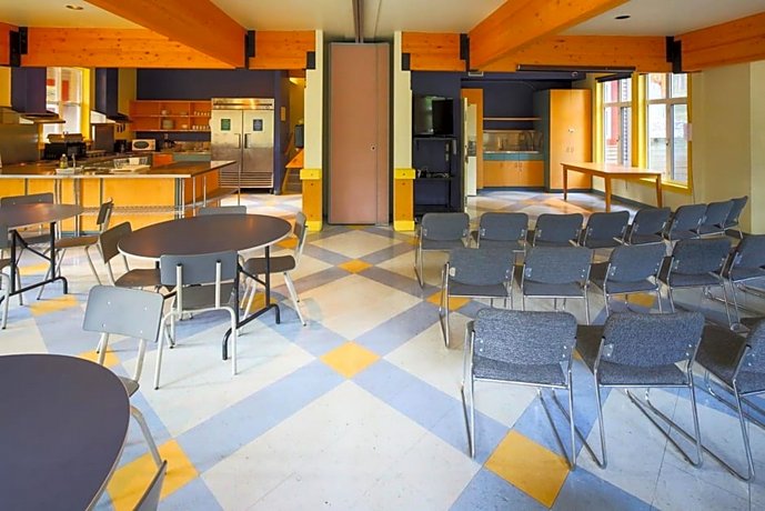 Hi Banff Alpine Centre - Hostel