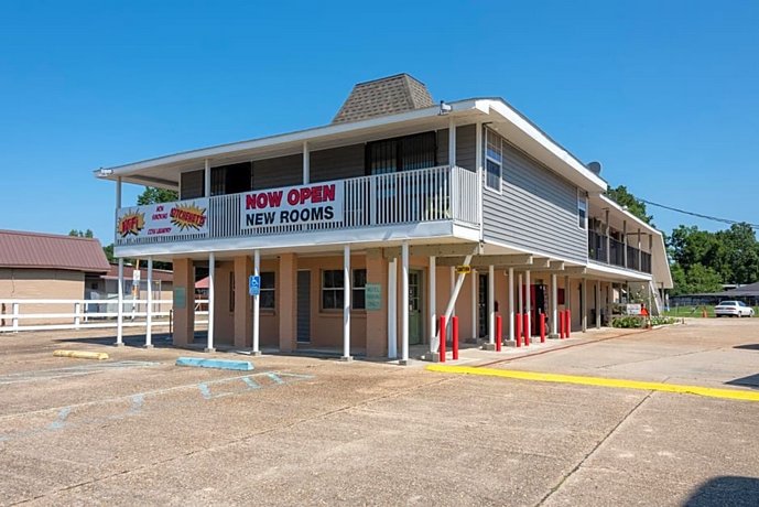 Budget Inn & Suites