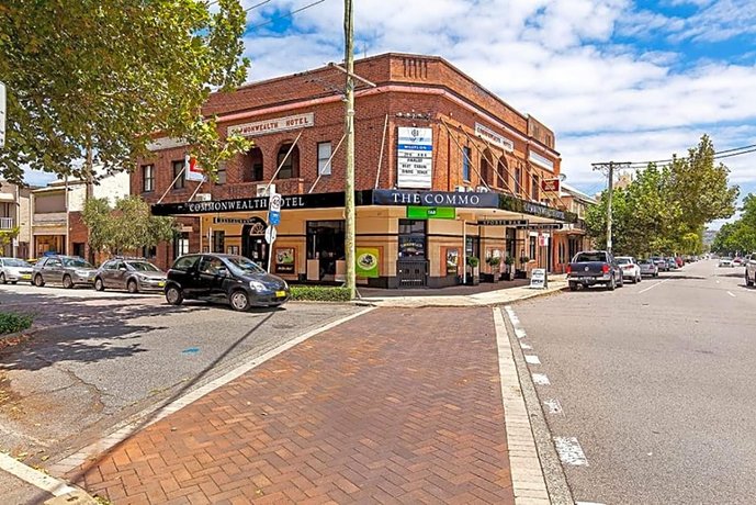 Commonwealth Hotel