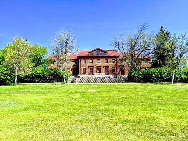 Oddfellow Inn & Farm