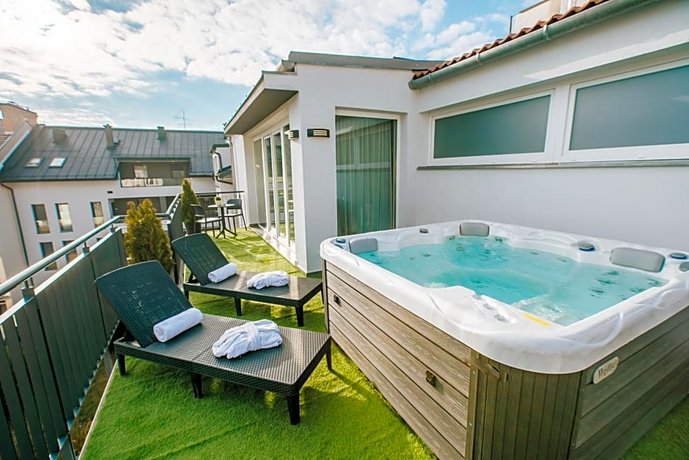 Auris Hotel