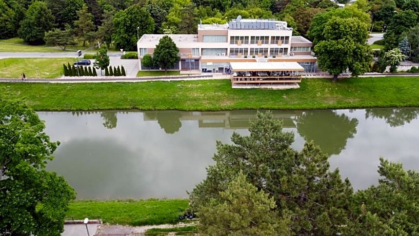 Hotel River