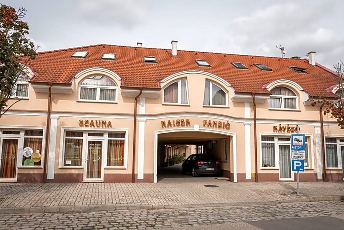 Kaiser Panzió