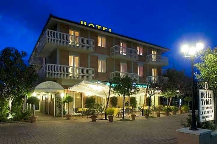 Hotel Tuder