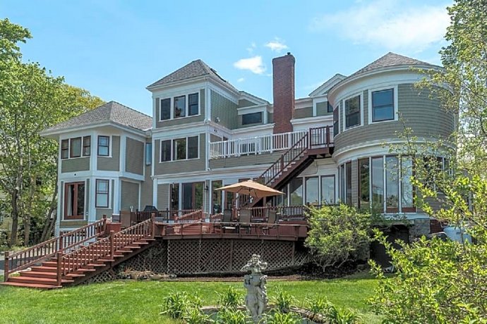 Saltair Inn Waterfront Bed and Breakfast