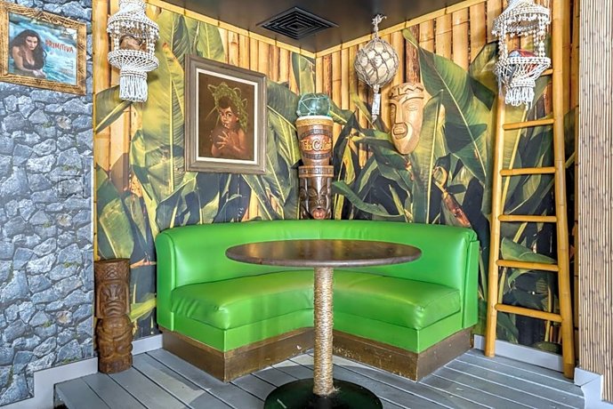 Caliente Tropics Hotel