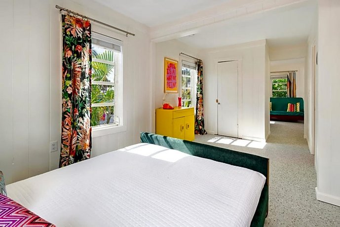 Sunset Inn & Cottages