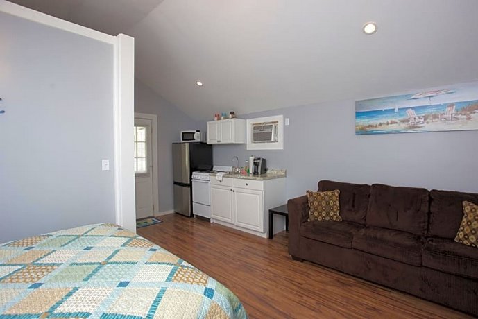 Drake's Island Resort & Cottages