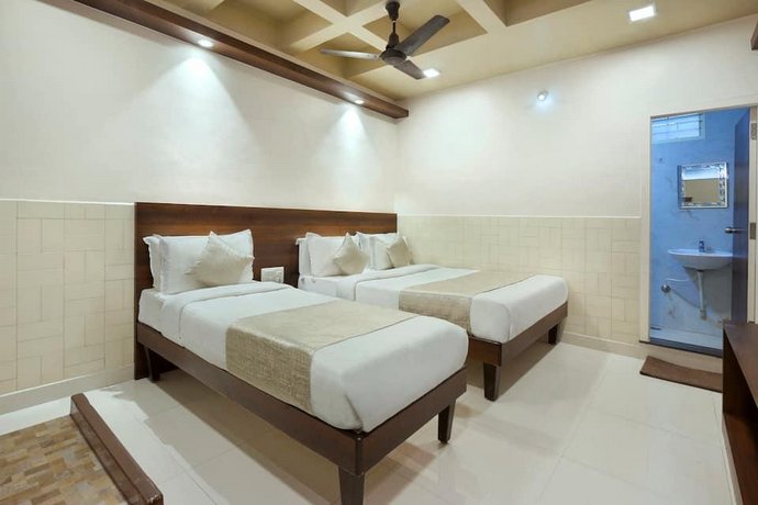 Mannars Deluxe Lodge