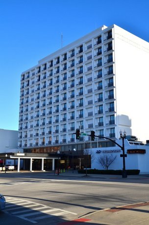 DoubleTree by Hilton Huntington