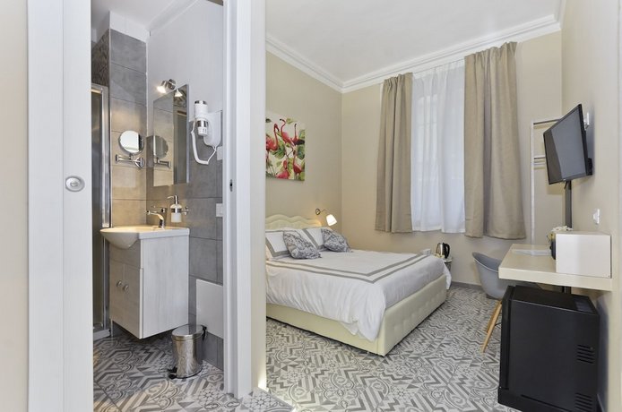 Tohouse Rooms