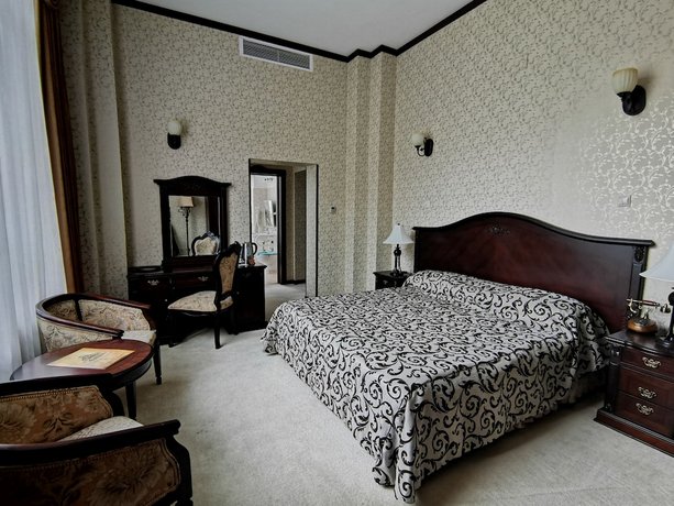 Hotel Carol