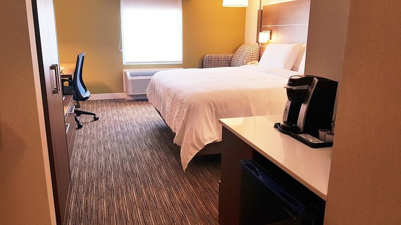 Holiday Inn Express & Suites Surrey