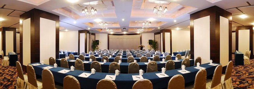 Poly White Rose Hotel