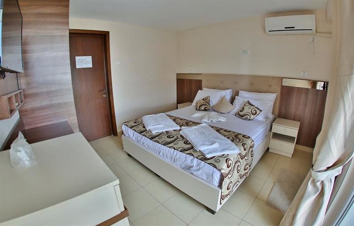 Jijo's Hotel