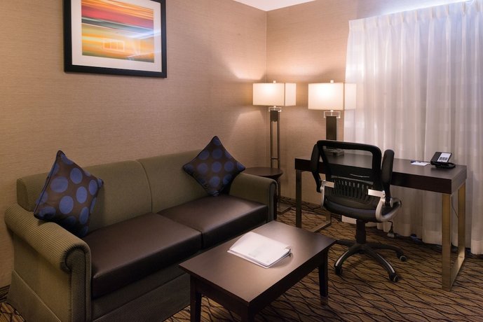 Holiday Inn Express & Suites Pasadena - Los Angeles