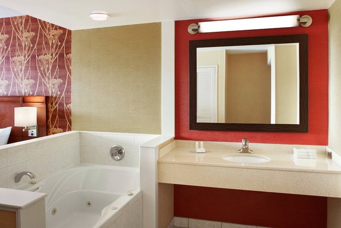 Courtyard by Marriott Niagara Falls
