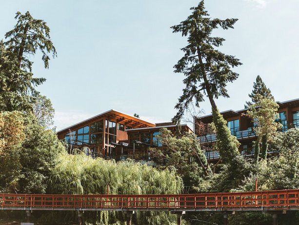Brentwood Bay Resort & Spa