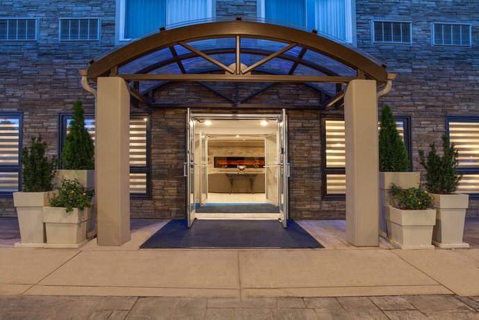 Holiday Inn Express & Suites Fredericton