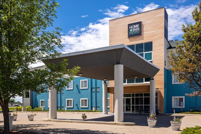Home Inn Express - Medicine Hat