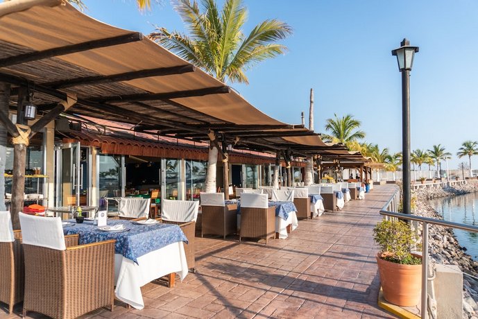 The Westmarine Waterfront Hotel