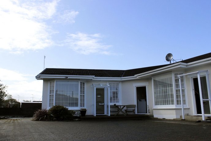 Colonial Motel